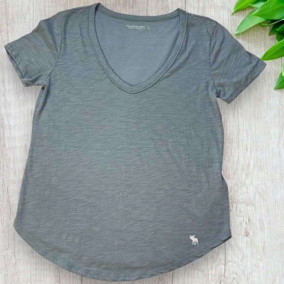 Abercrombie & Fitch Lot of 2 Tees T-Shirts Cropped and V-Neck - Size S - Picture 5 of 10